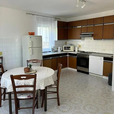 Helen Apartment *